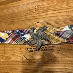 Tailor New York preppy belt. Size Medium. Never worn. Silver starfish buckle